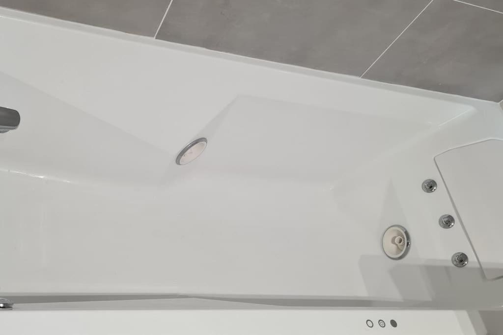 Charmant Logement Avec Jacuzzi Мант-ла-Жолі Екстер'єр фото