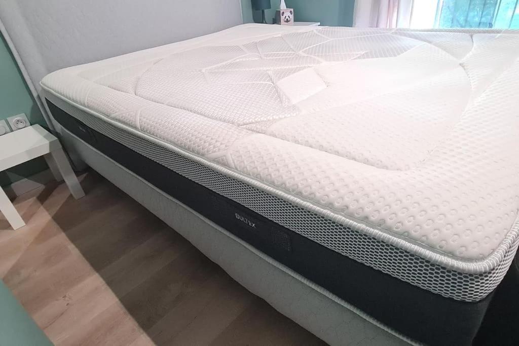 Charmant Logement Avec Jacuzzi Мант-ла-Жолі Екстер'єр фото